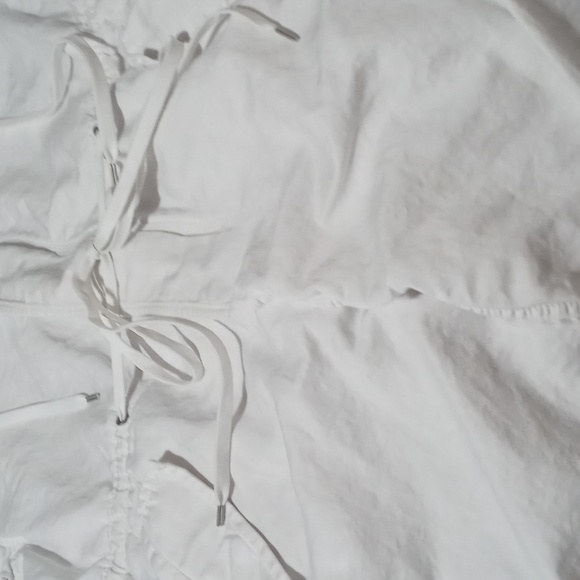 Bnwot!! Diesel rain jacket in white sz med. Med weight zip up and buttons w ties - Picture 5 of 12